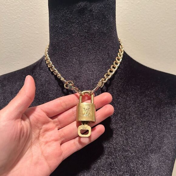 Louis Vuitton #308 Lock and Key Gold Brass with new unbranded chain - Picture 1 of 9